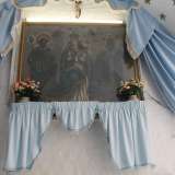 Sotto l'arco Santo Spirito c'� la cosiddetta Madonna gnore fra i santi Giuseppe e Nicola